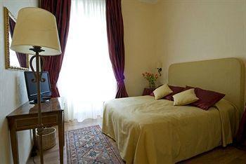 Relais Al Senato Rome